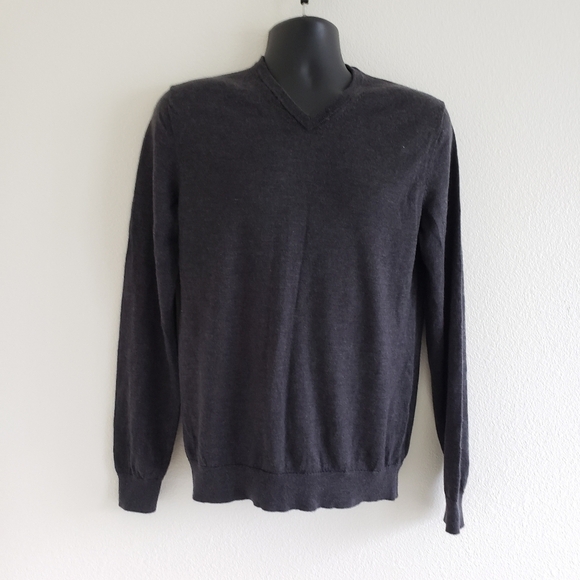 Calvin Klein Extra Fine  Merino Wool V-neck Sweater Dark Gray Size  Medium - Picture 1 of 13